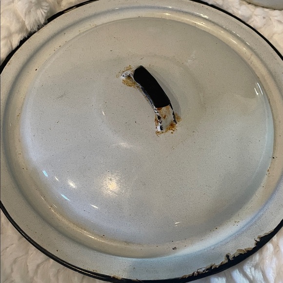 Vintage White Enamel Pot with Lid very old - Picture 4 of 4